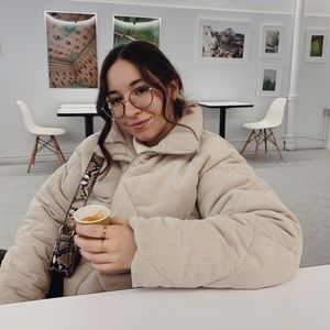 Meet your Posher, Alexia